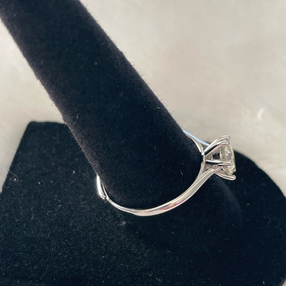 1 ct Moissanite solitaire women’s adjustable ring - Picture 5 of 6